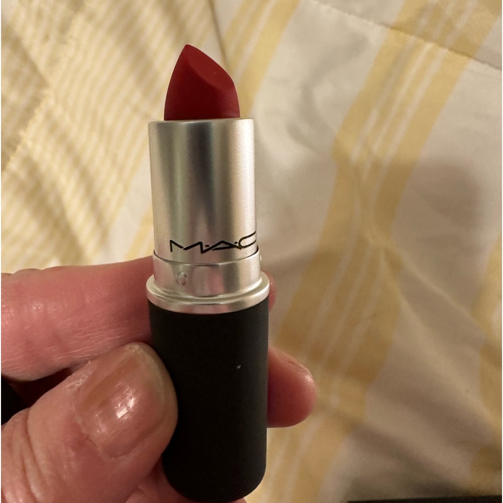 NIB MAC Werk, Werk, Werk Powder Kiss Lipstick
